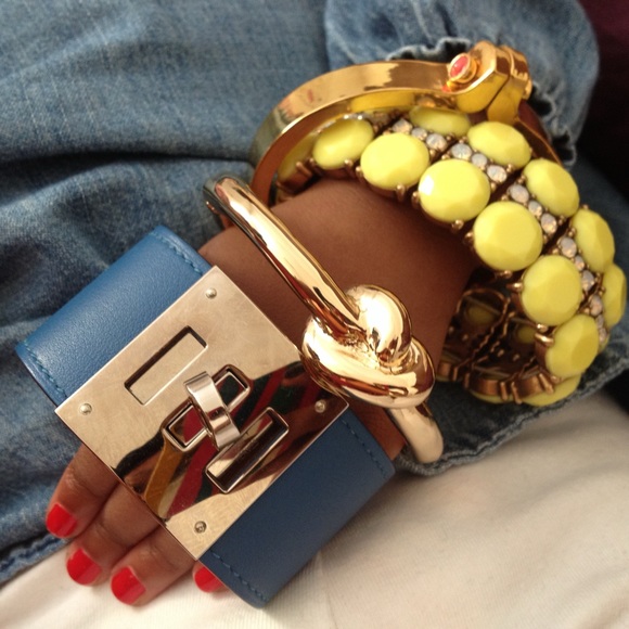 Meet your Posher, Kristen - Picture 2 of 8